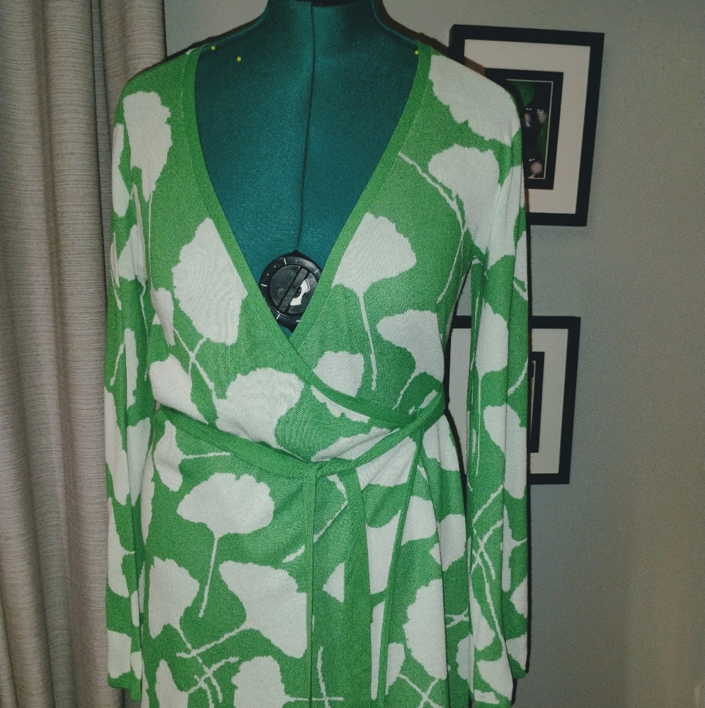DVF V-Neck Ginkgo Leaf White & Green Long-Sleeve Wrap Sweater, Sz S NWT - Picture 7 of 16